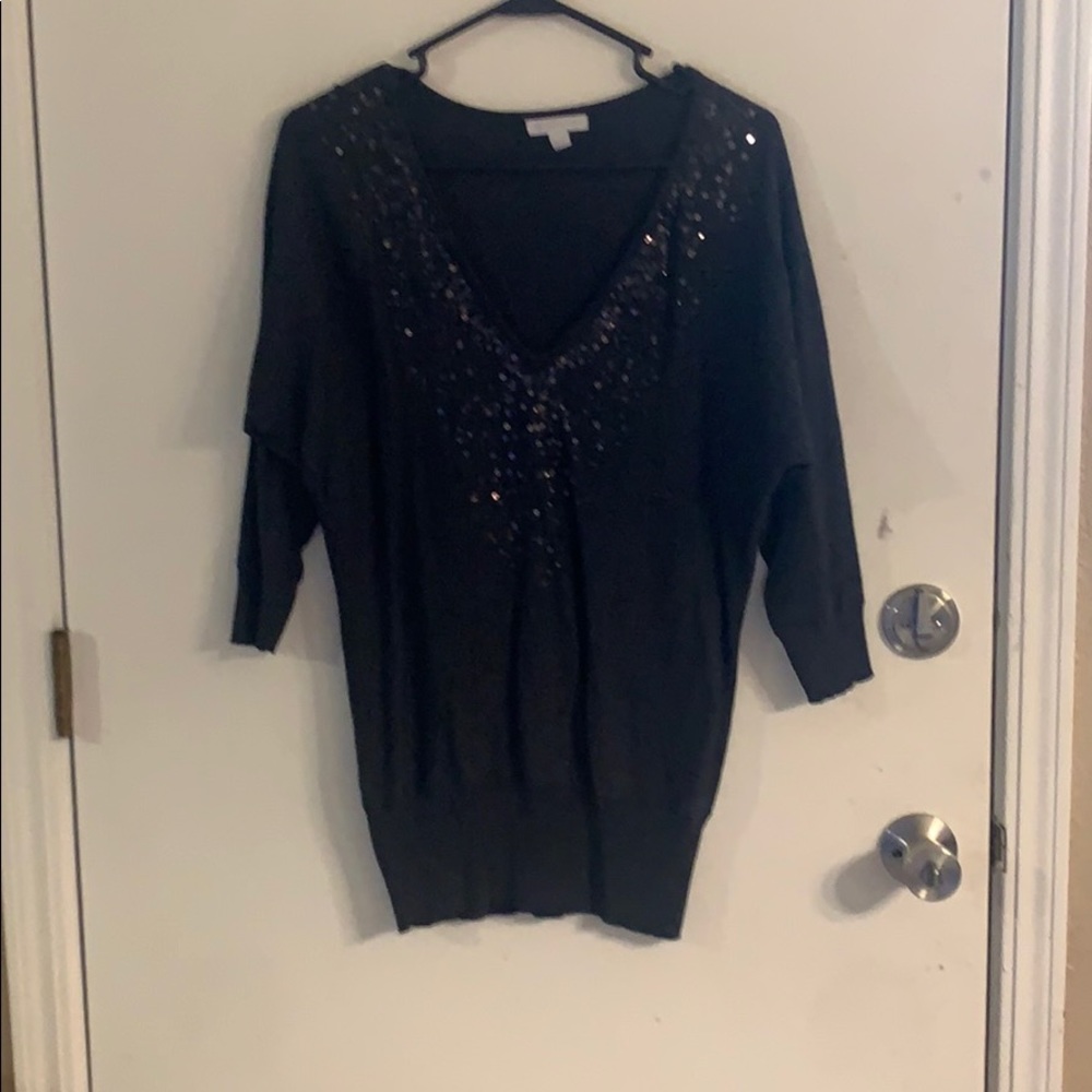 Gray V-neck mid sleeve sweater with sequins